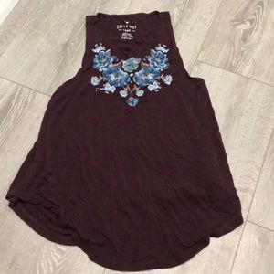 Maroon tank top with flower details